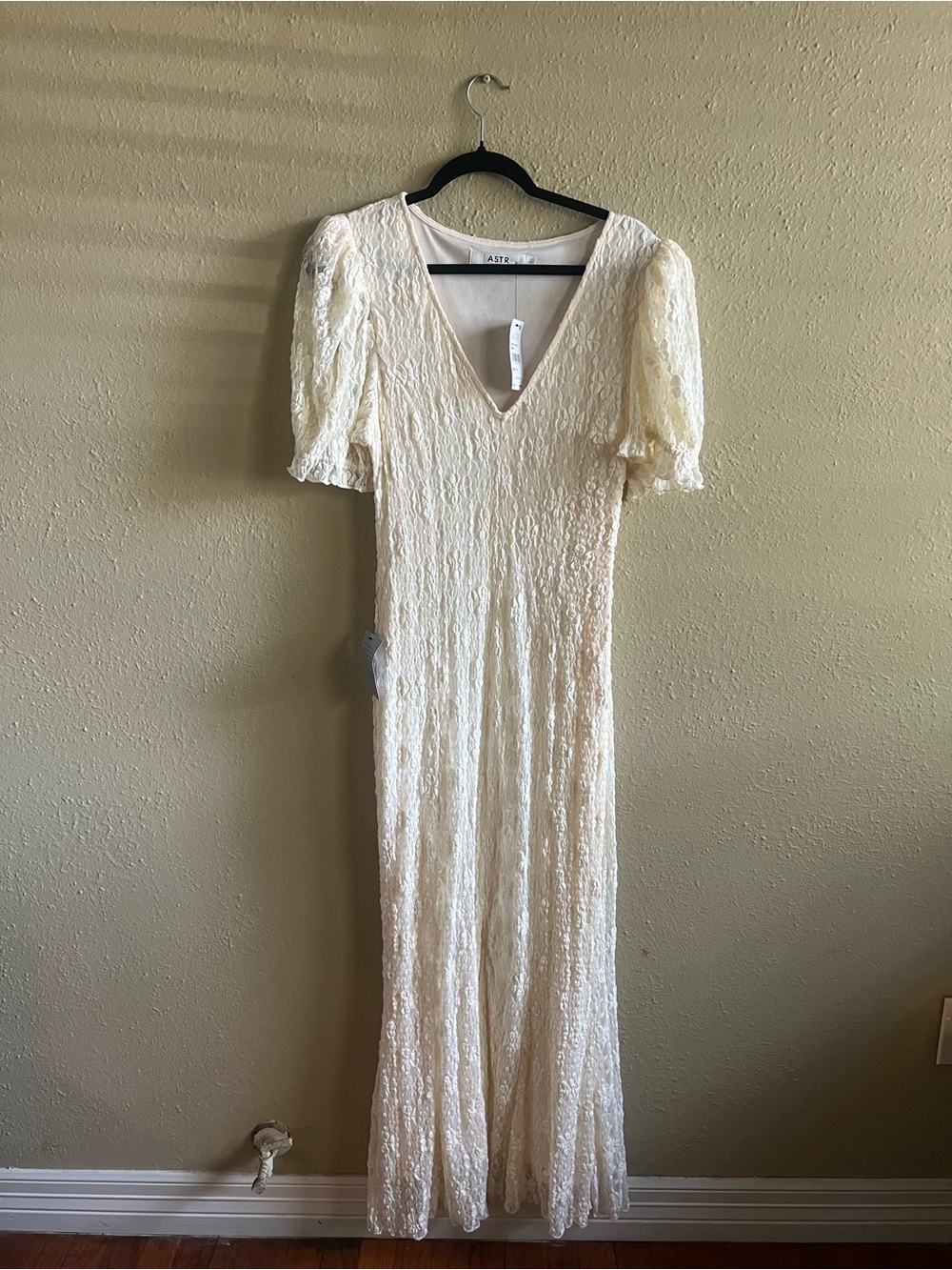 Astr Ivory Lace V-Neck Maxi Dress with Puff Sleeves